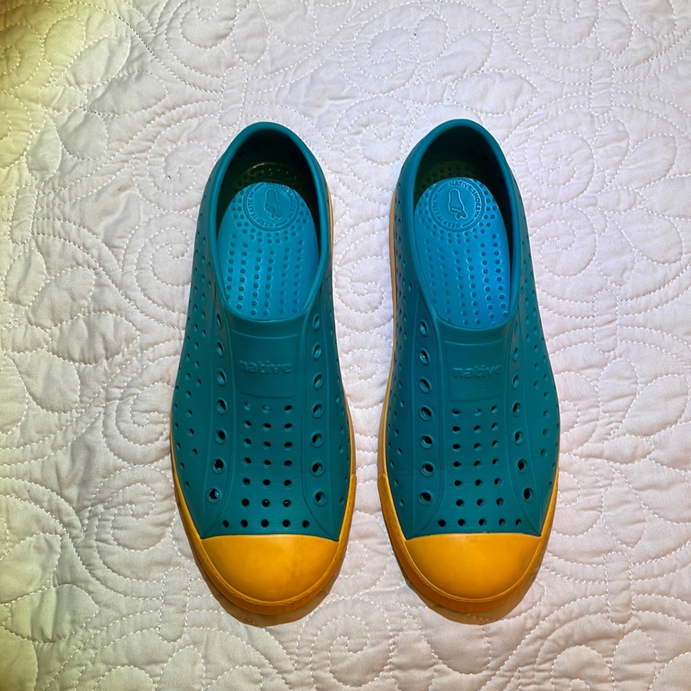 Natives Size 5 Teal and Mandarin orange in color